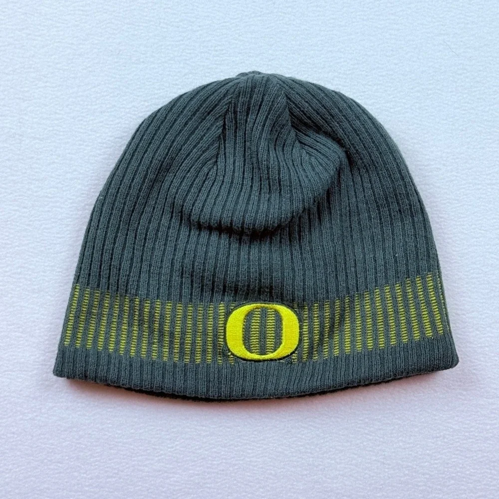 Nike Reversible Beanie Women Green Yellow Oregon Ducks Ribbed Fleece Hat College